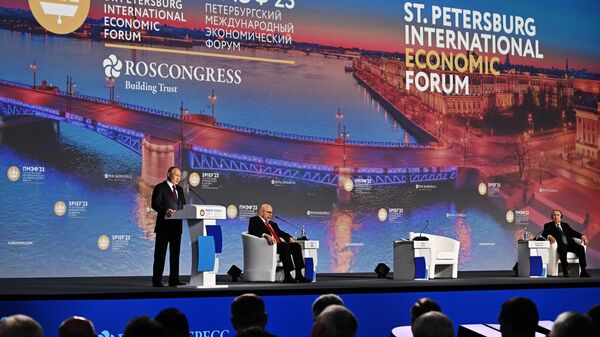 Tổng thống Nga Vladimir Putin tham dự SPIEF-2023 - Sputnik Việt Nam