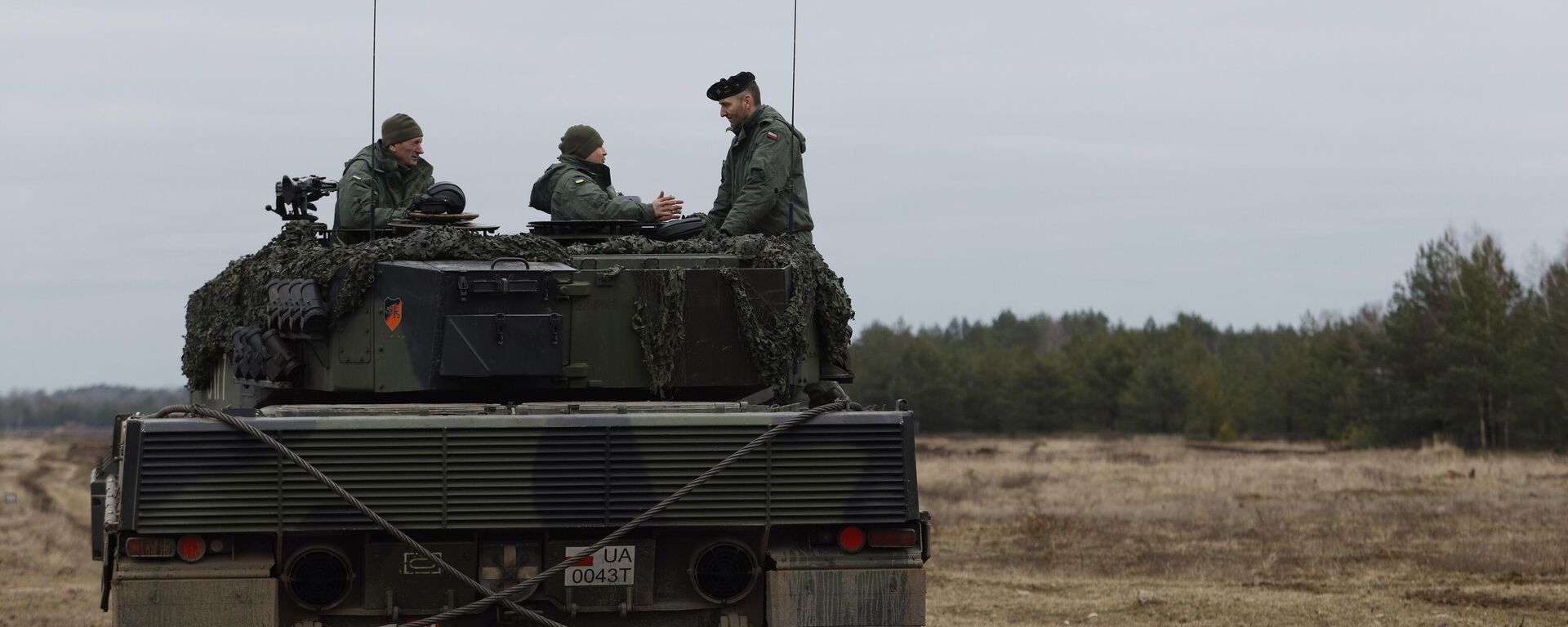 Quân đội Ukraina và Ba Lan trên xe tăng Leopard 2 - Sputnik Việt Nam, 1920, 29.10.2023