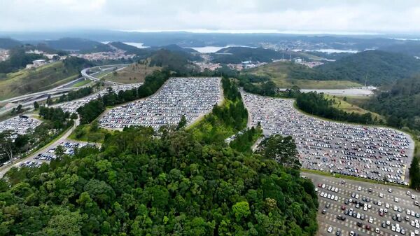 Brazil: Hàng nghìn chiếc ô tô Volkswagen chưa bán được xếp hàng dài ở bãi xe - Sputnik Việt Nam