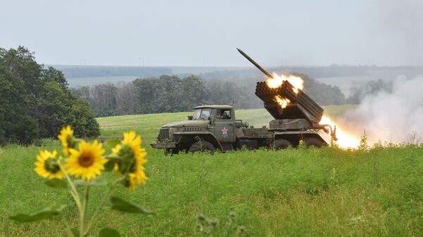 Công tác chiến đấu của MLRS BM-21 Grad và pháo tự hành 2S19 M2 Msta-S trên hướng Svatovsko-Kremenny - Sputnik Việt Nam