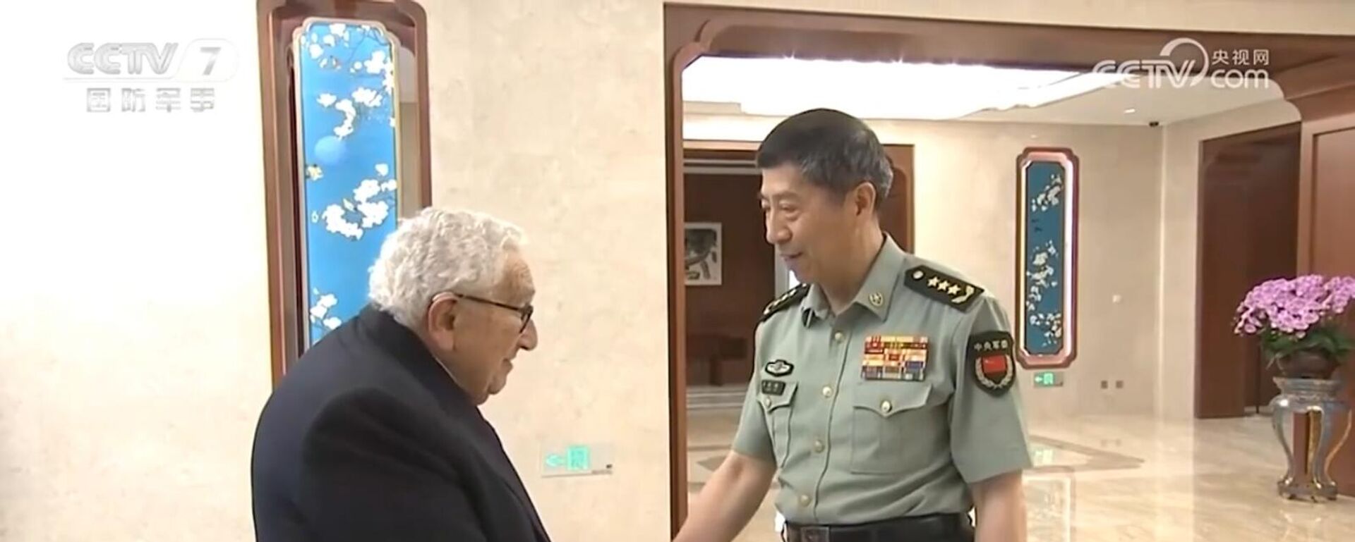 Cựu Ngoại trưởng Mỹ Henry Kissinger gặp Bộ trưởng Quốc phòng Trung Quốc Lý Thượng Phúc - Sputnik Việt Nam, 1920, 18.07.2023