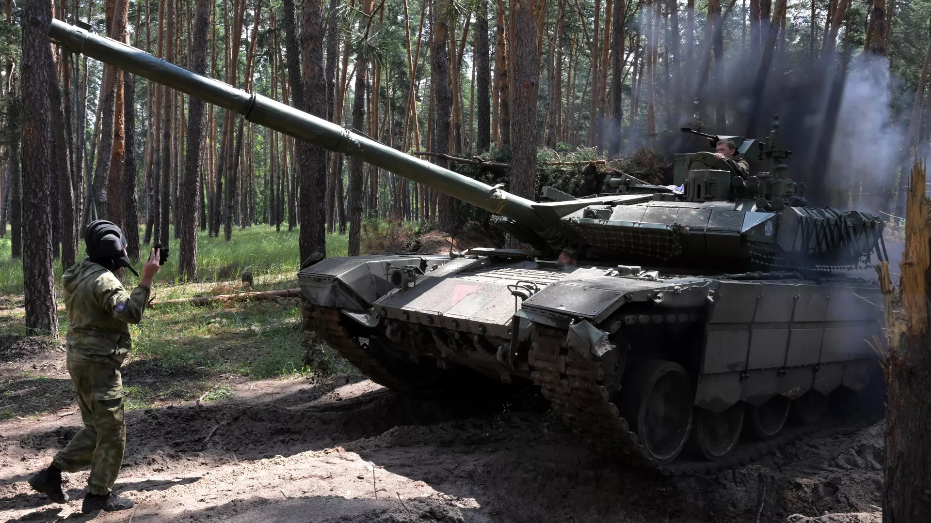 Xe tăng T-90M Proryv (Đột phá) của các đơn vị thuộc Quân khu Trung tâm Lực lượng vũ trang ĐPQ lên đường thực hiện nhiệm vụ chiến đấu theo hướng Krasnolimansky ở LNR Xe tăng T-90M Proryv (Đột phá) của các đơn vị thuộc Quân khu Trung tâm Lực lượng vũ trang ĐPQ lên đường thực hiện nhiệm vụ chiến đấu theo hướng Krasnolimansky ở LNR - Sputnik Việt Nam, 1920, 30.08.2023