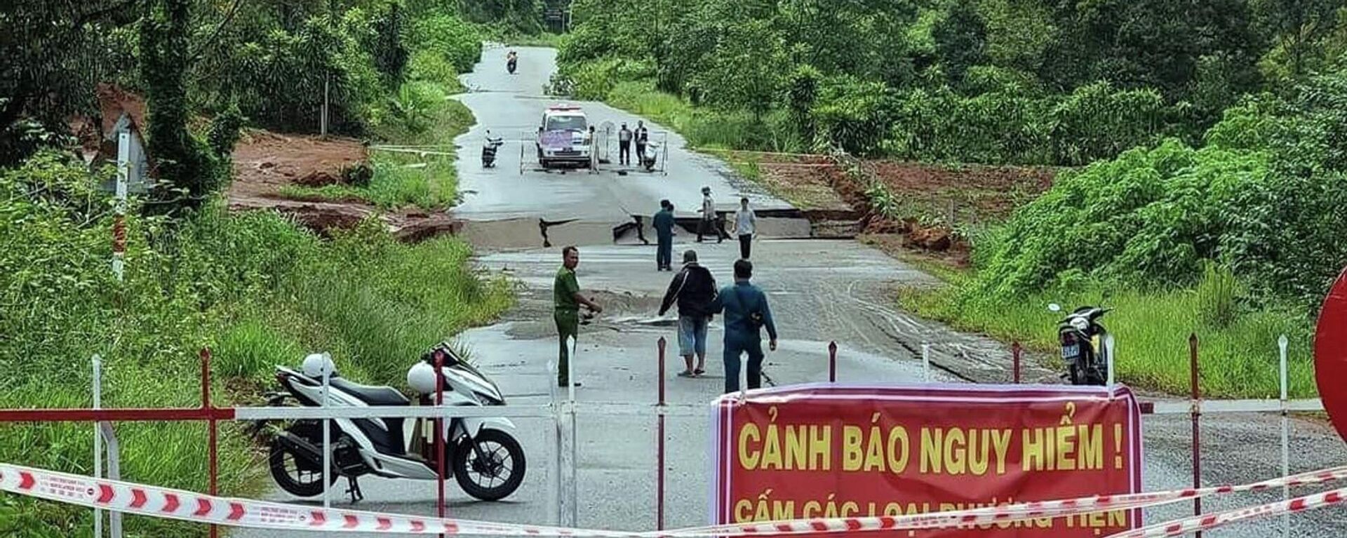 Sụt lún trên tuyến đường tránh thành phố Bảo Lộc (Lâm Đồng) - Sputnik Việt Nam, 1920, 07.08.2023