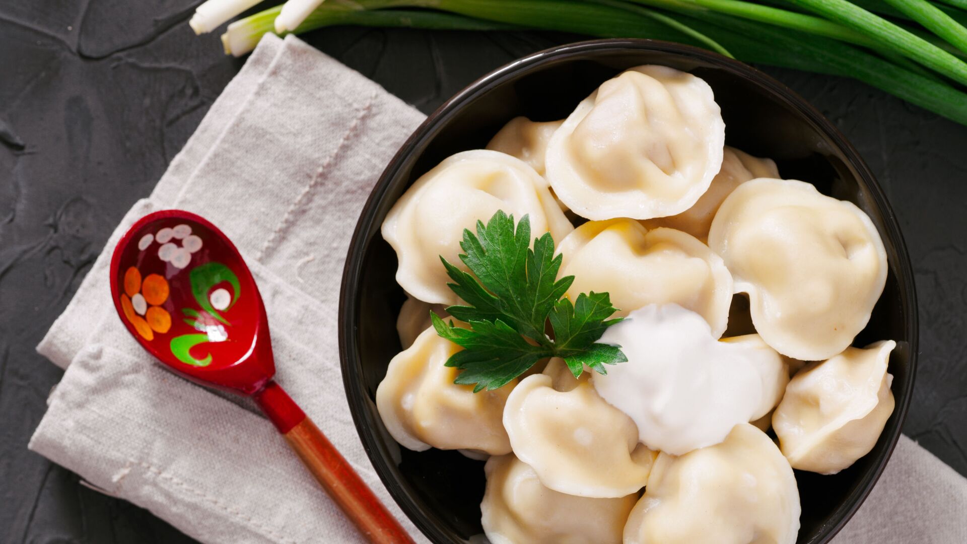 Традиционные русские пельмени ручной лепки - Sputnik Việt Nam, 1920, 08.08.2023