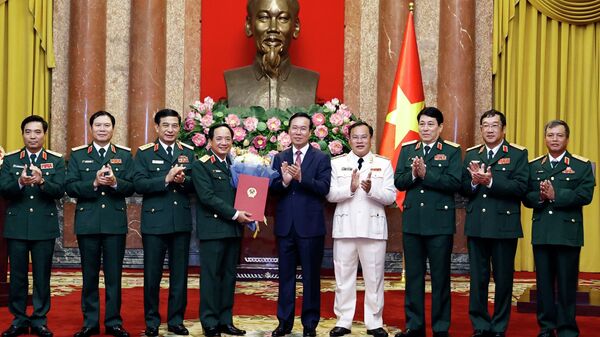 Chủ tịch nước trao Quyết định thăng quân hàm Thượng tướng cho đồng chí Trịnh Văn Quyết - Sputnik Việt Nam