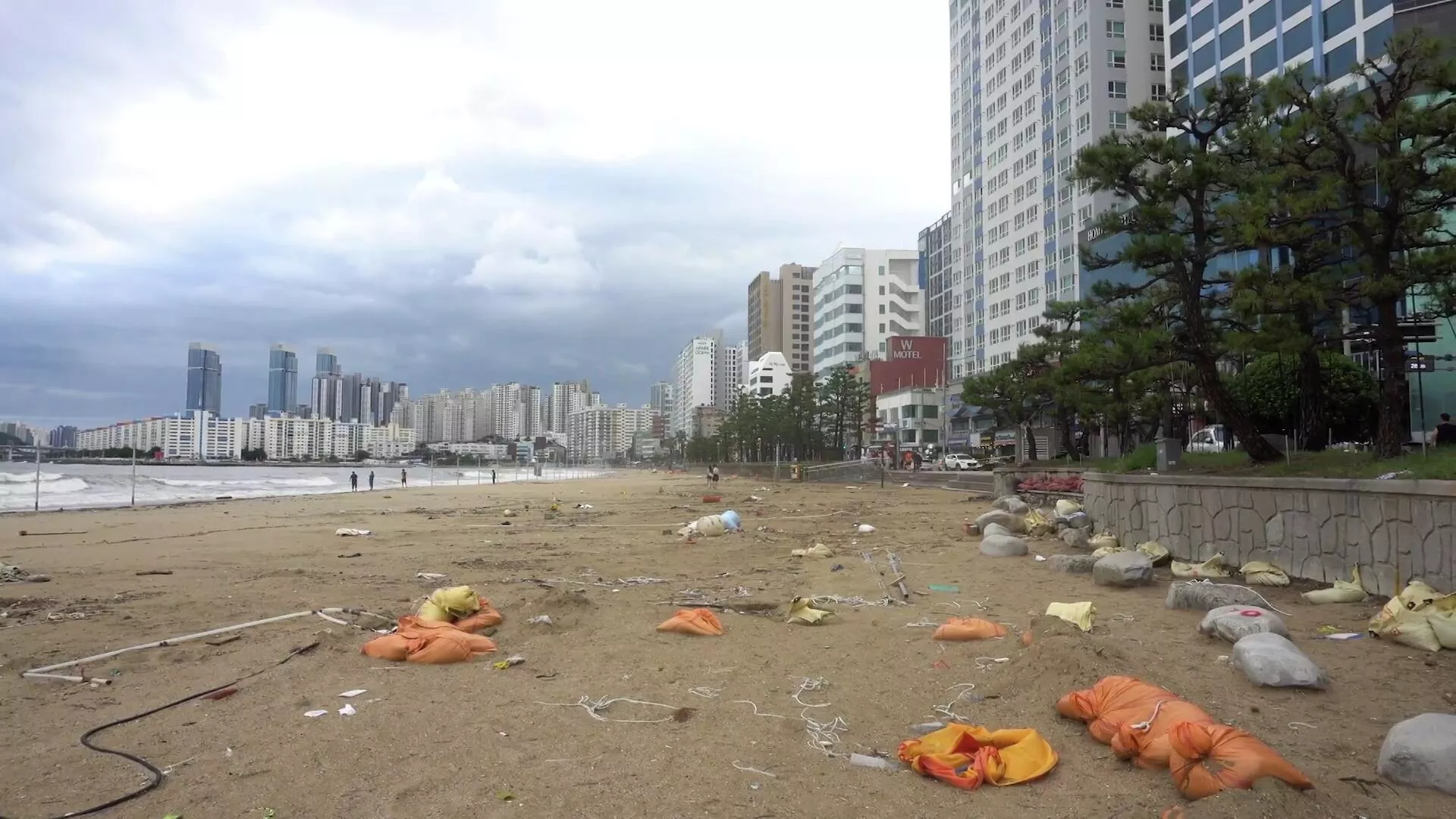 Bão Khanun quét qua Busan: Ít nhất một người thiệt mạng, hàng nghìn người phải sơ tán