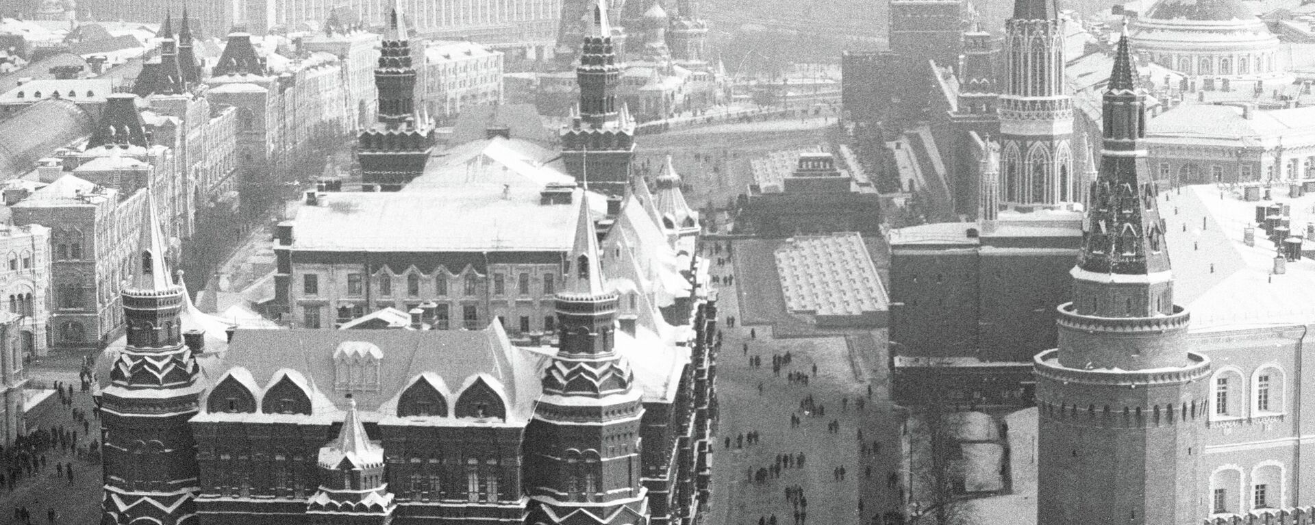 Bảo tàng Lịch sử và Điện Kremlin Moscow, nhìn từ trên xuống. - Sputnik Việt Nam, 1920, 21.08.2023