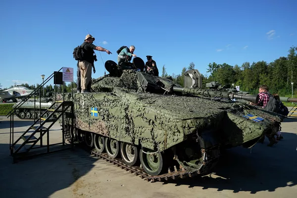 Xe chiến đấu bộ binh CV90 của Thụy Điển chiến lợi phẩm tại triển lãm thiết bị thu được ở "Army-2023", Trung tâm Triển lãm và Hội nghị Patriot Xe chiến đấu bộ binh CV90 của Thụy Điển chiến lợi phẩm tại triển lãm thiết bị thu được ở "Army-2023", Trung tâm Triển lãm và Hội nghị Patriot - Sputnik Việt Nam