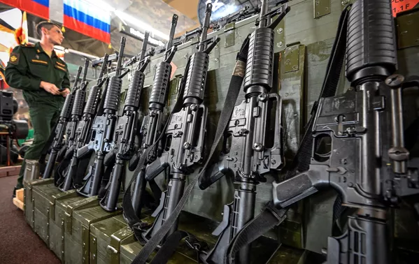 Khẩu súng AR-15 của Mỹ chiến lợi phẩm, Diễn đàn kỹ thuật-quân sự quốc tế Army-2023 Khẩu súng AR-15 của Mỹ chiến lợi phẩm, Diễn đàn kỹ thuật-quân sự quốc tế Army-2023 - Sputnik Việt Nam