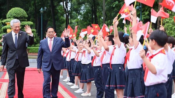 Thủ tướng Phạm Minh Chính chủ trì lễ đón Thủ tướng Singapore Lý Hiển Long - Sputnik Việt Nam