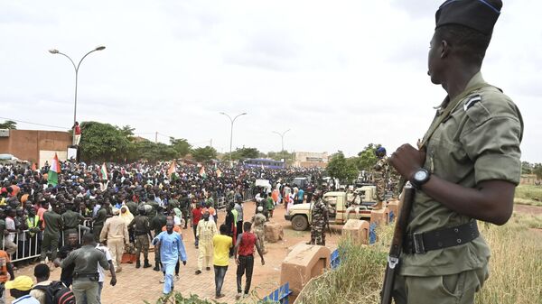 Biểu tình đòi Pháp rút khỏi Niger diễn ra gần căn cứ quân sự Pháp ở Niamey - Sputnik Việt Nam