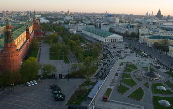 Quang cảnh các tòa tháp Điện Kremlin ở Moskva, Vườn Alexandr và Quảng trường Manezhnaya Quang cảnh các tòa tháp Điện Kremlin ở Moskva, Vườn Alexandr và Quảng trường Manezhnaya - Sputnik Việt Nam