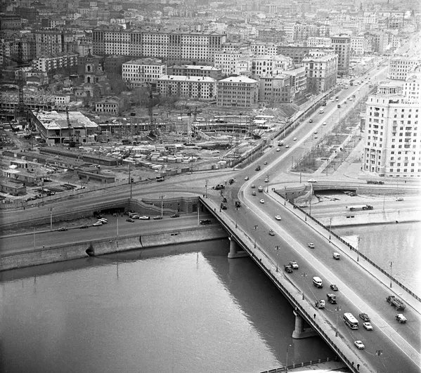 Quang cảnh công trường xây dựng tòa nhà Hội đồng tương trợ kinh tế và cầu Novoarbatsky, 1965 Quang cảnh công trường xây dựng tòa nhà Hội đồng tương trợ kinh tế và cầu Novoarbatsky, 1965 - Sputnik Việt Nam