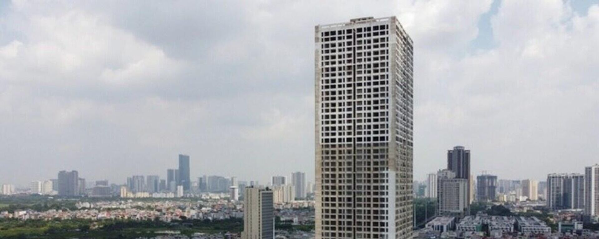 Hiện trạng toà nhà Tokyo Tower (trước là chung cư Vinafor hay Landmark 51) , toà nhà cao nhất quận Hà Đông và cao thứ 3 Hà Nội.  - Sputnik Việt Nam, 1920, 13.09.2023