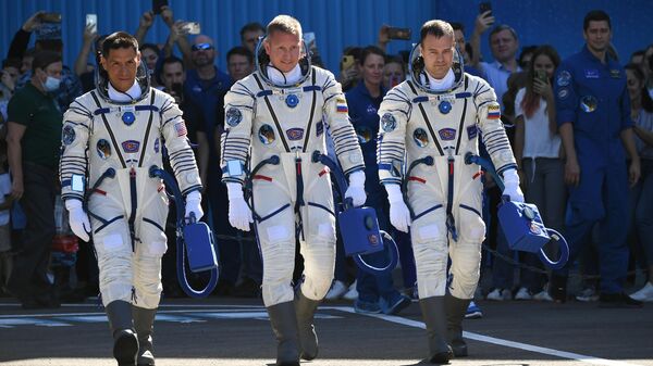 Phóng tên lửa Soyuz-2.1a từ tên lửa Soyuz MS-22 từ Sân bay vũ trụ Baikonur - Sputnik Việt Nam