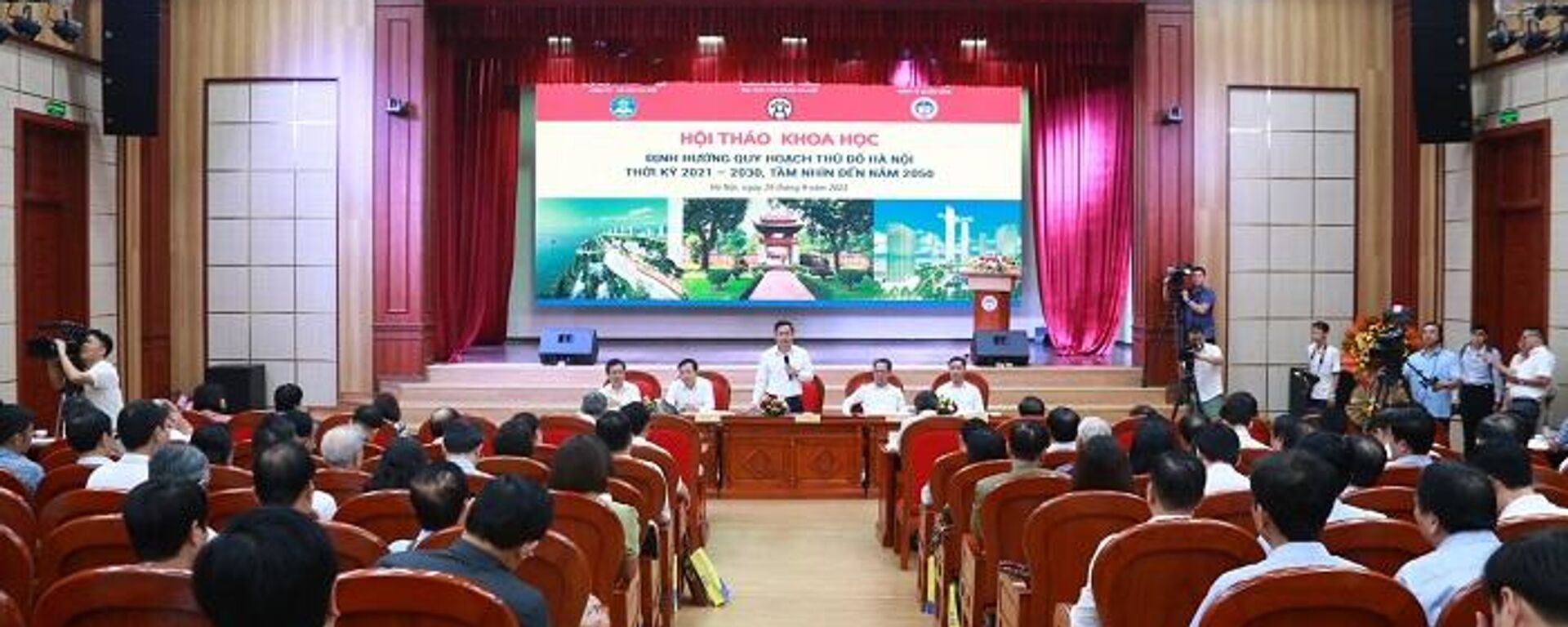 Ngày 29/9, Đảng ủy Khối các trường đại học, cao đẳng Hà Nội và Viện Nghiên cứu phát triển kinh tế - xã hội Hà Nội chủ trì, phối hợp với Trường Đại học Kinh tế quốc dân tổ chức Hội thảo khoa học với chủ đề: “Định hướng Quy hoạch Thủ đô Hà Nội thời kỳ 2021-2030, tầm nhìn đến năm 2050”. - Sputnik Việt Nam, 1920, 30.09.2023