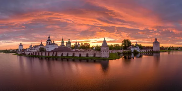 Bức ảnh Tu viện Kirillov của nhiếp ảnh gia Nga Sergey Aleshchenko, lọt vào Top 50 ở hạng mục Amateur Built Environment, cuộc thi 14th EPSON International Pano Awards Bức ảnh Tu viện Kirillov của nhiếp ảnh gia Nga Sergey Aleshchenko, lọt vào Top 50 ở hạng mục Amateur Built Environment, cuộc thi 14th EPSON International Pano Awards - Sputnik Việt Nam