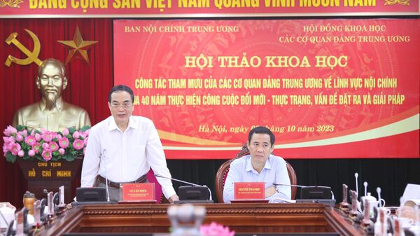 PGS.TS Vũ Văn Phúc, Phó Chủ tịch Hội đồng khoa học các cơ quan Đảng Trung ương phát biểu tại hội thảo. - Sputnik Việt Nam