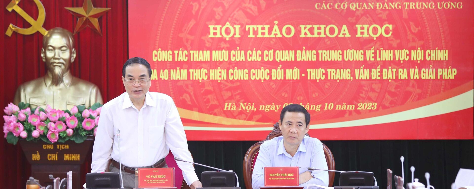 PGS.TS Vũ Văn Phúc, Phó Chủ tịch Hội đồng khoa học các cơ quan Đảng Trung ương phát biểu tại hội thảo. - Sputnik Việt Nam, 1920, 05.10.2023