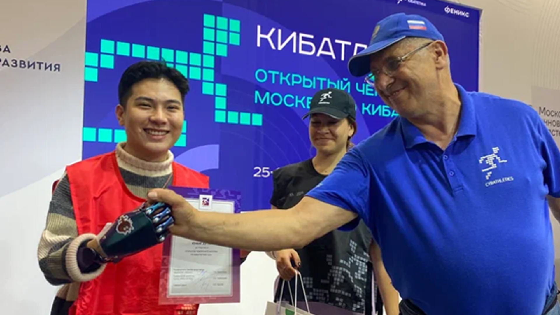 Người Việt đeo tay giả của Nga  - Sputnik Việt Nam, 1920, 10.10.2023