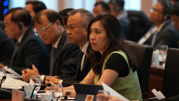 Thứ trưởng Bộ Ngoại giao Việt Nam bà Lê Thị Thu Hằng tham gia kỳ họp lần thứ hai Ủy ban liên nghị viện về hợp tác giữa Duma Quốc gia và Quốc hội Việt Nam - Sputnik Việt Nam