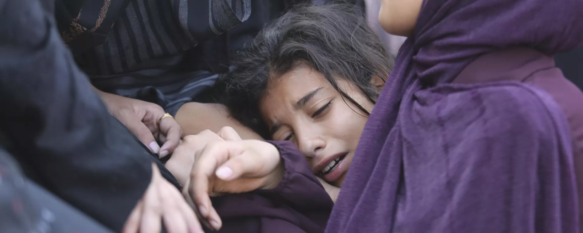 Một bé gái sau những cuộc không kích vào Dải Gaza Một bé gái sau những cuộc không kích vào Dải Gaza - Sputnik Việt Nam, 1920, 08.11.2023