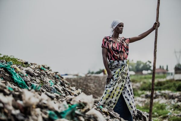 Tác phẩm từ bộ ảnh “Những nữ hoàng ngủ trong rừng” của nhiếp ảnh gia Fabrice Mbonankira từ Burundi. Hạng mục loạt ảnh Chân dung. Anh hùng thời đại chúng ta, Giải 2 - Sputnik Việt Nam