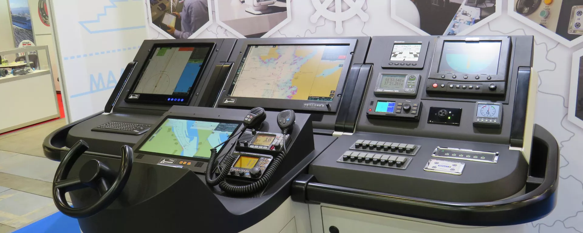 Trạm điều khiển tàu sông với hệ thống bản đồ điện tử NavMarin Trạm điều khiển tàu sông với hệ thống bản đồ điện tử NavMarin - Sputnik Việt Nam, 1920, 21.10.2023