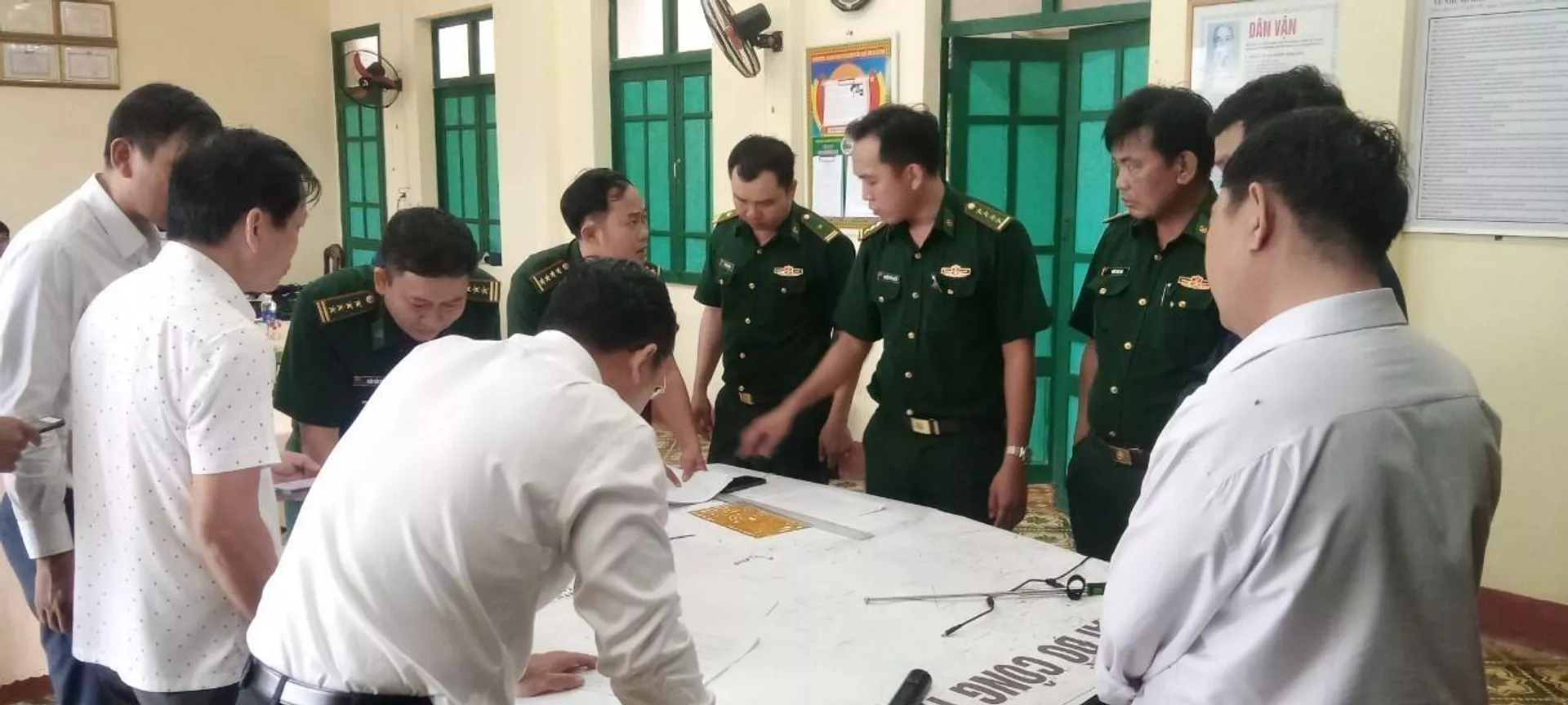 Quảng Nam thành lập Sở chỉ huy tìm kiếm cứu nạn khẩn cấp để tìm kiếm 15 người mất tích của tàu câu mực bị chìm trên vùng biển Quảng Nam thành lập Sở chỉ huy tìm kiếm cứu nạn khẩn cấp để tìm kiếm 15 người mất tích của tàu câu mực bị chìm trên vùng biển - Sputnik Việt Nam, 1920, 21.10.2023