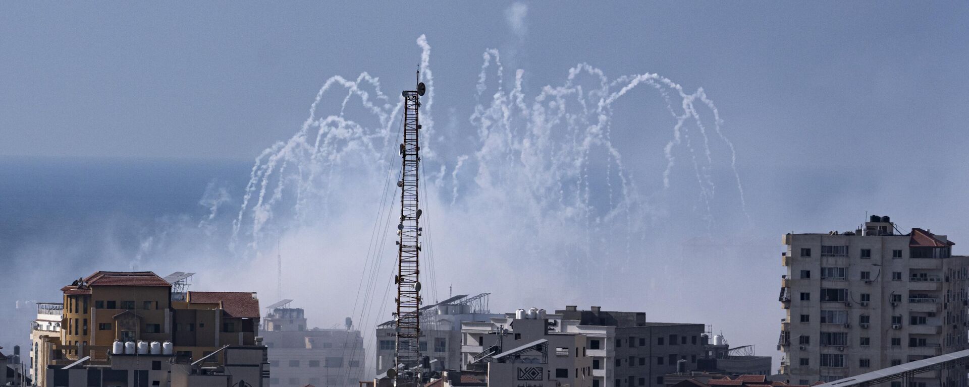 Trong cuộc tấn công của Israel vào thành phố Gaza - Sputnik Việt Nam, 1920, 06.12.2023