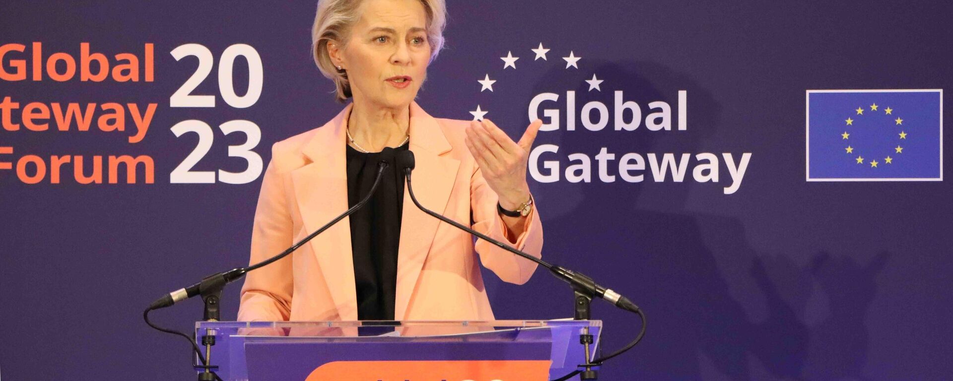 Chủ tịch EC Ursula von der Leyen phát biểu tại Diễn đàn Cửa ngõ toàn cầu - Sputnik Việt Nam, 1920, 26.10.2023