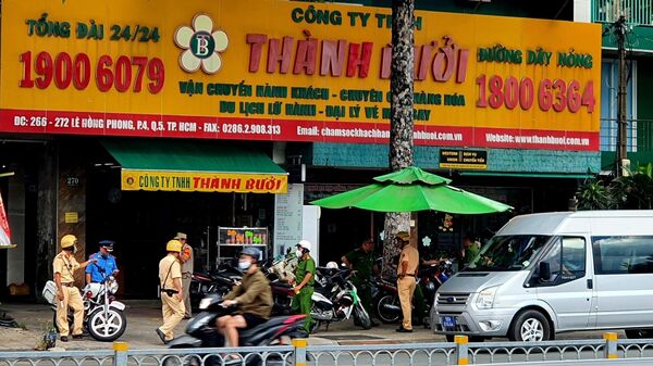 Công an Thành phố Hồ Chí Minh kiểm tra nhiều trụ sở hãng xe khách Thành Bưởi - Sputnik Việt Nam