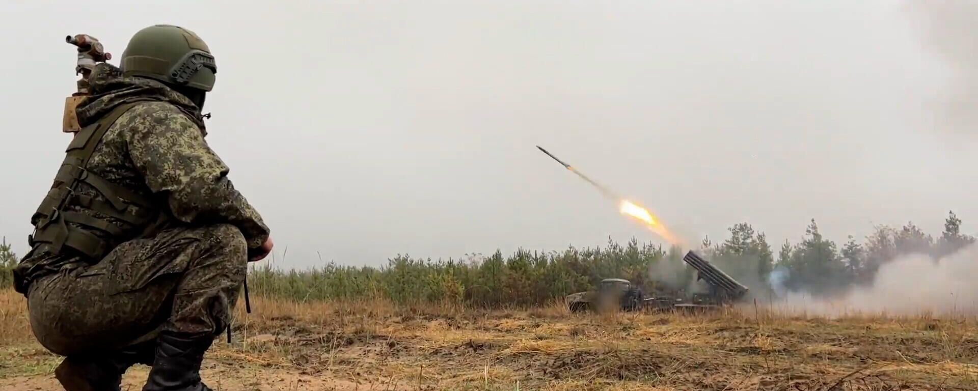 Video: Công việc của tổ pháo binh MLRS Grad trong khu vực chiến dịch quân sự đặc biệt ở LNR - Sputnik Việt Nam, 1920, 30.10.2023