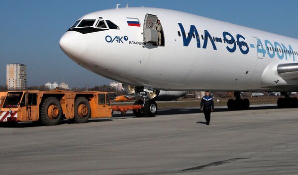 Máy bay Il-96-400M hiện đại hóa thực hiện chuyến bay đầu tiên - Sputnik Việt Nam