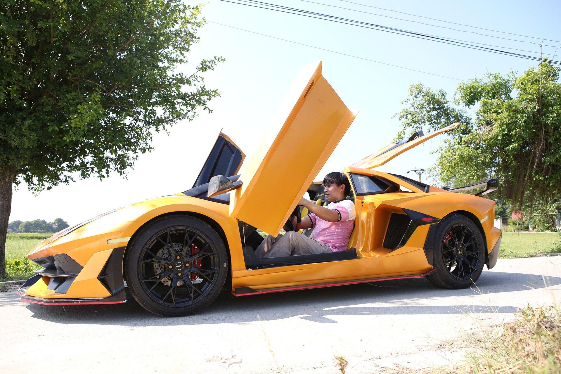 Siêu xe Lamborghini Aventador từ phế liệu - Sputnik Việt Nam, 1920, 03.11.2023