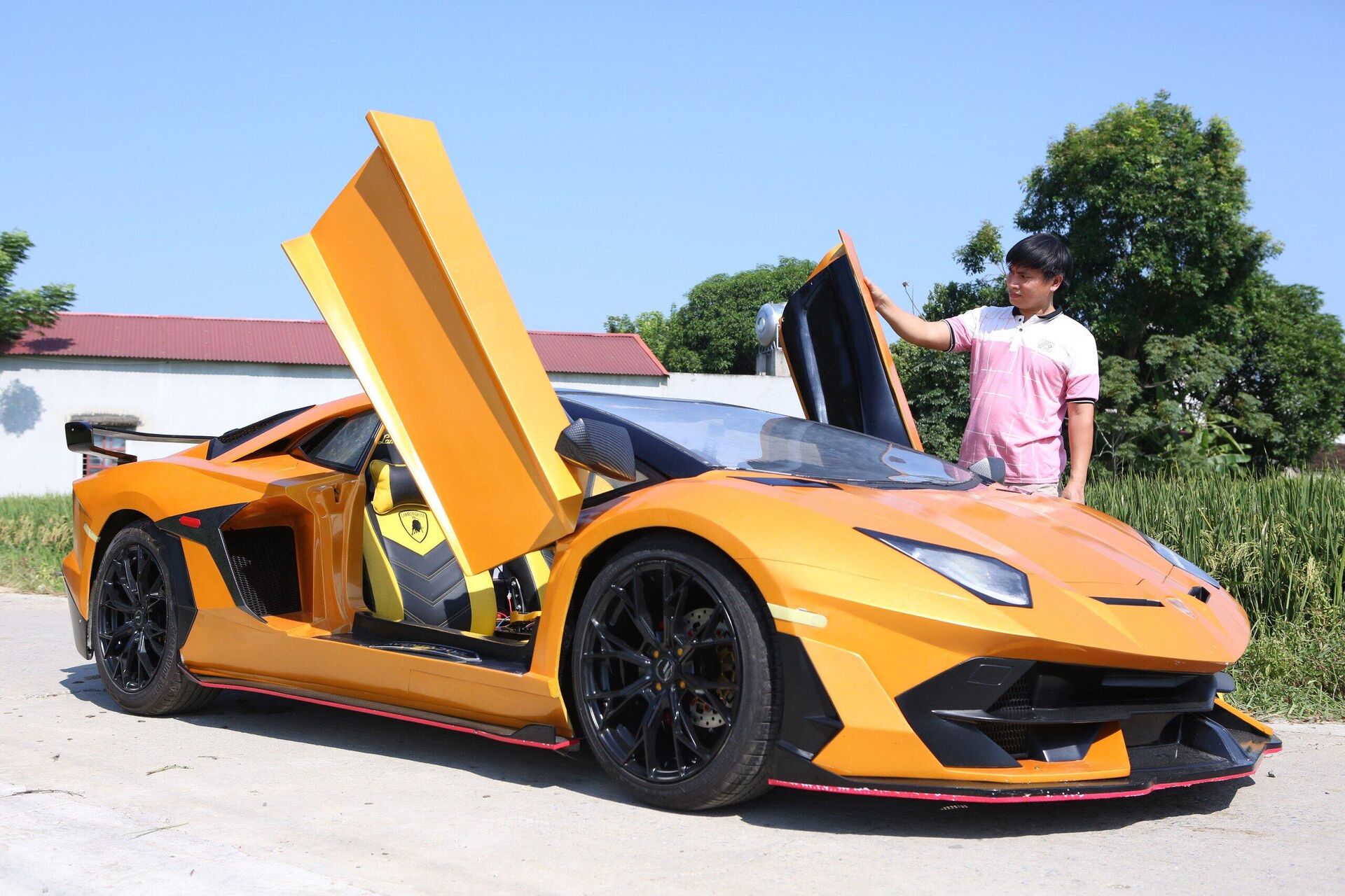 Siêu xe Lamborghini Aventador từ phế liệu - Sputnik Việt Nam, 1920, 03.11.2023