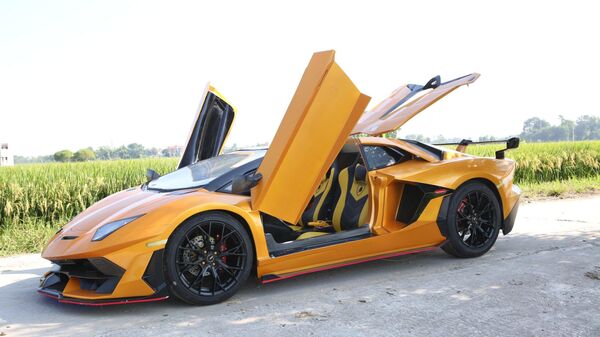 Siêu xe Lamborghini Aventador từ phế liệu - Sputnik Việt Nam