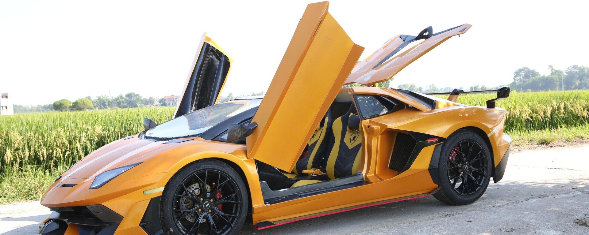 Siêu xe Lamborghini Aventador từ phế liệu - Sputnik Việt Nam, 1920, 05.11.2023