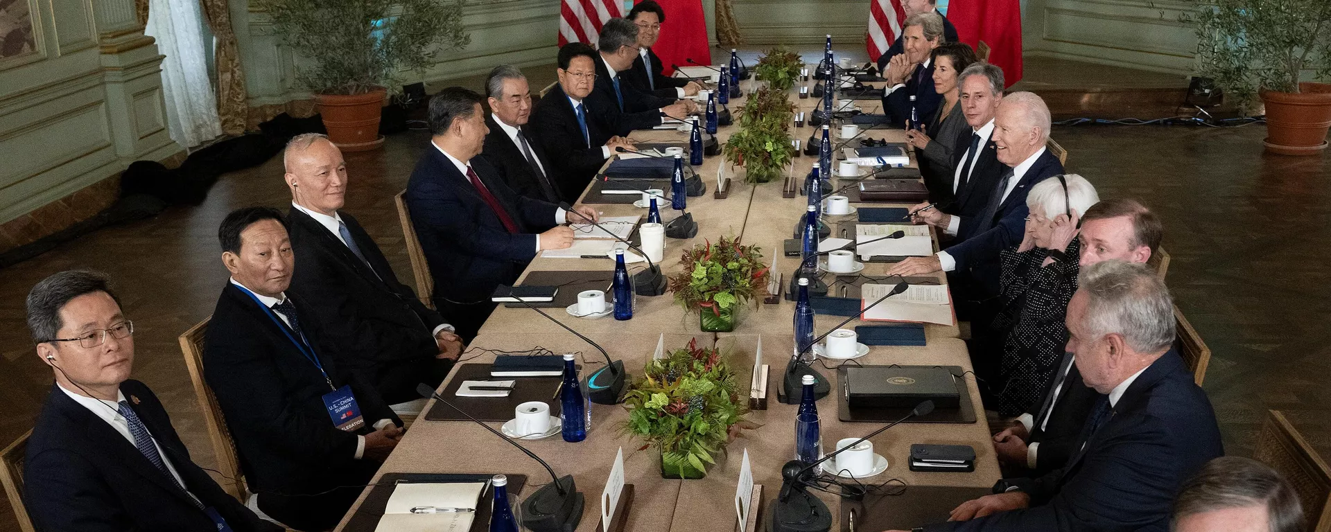 Tổng thống Mỹ Joe Biden và Chủ tịch Trung Quốc Tập Cận Bình bên lề Hội nghị thượng đỉnh APEC ở San Francisco Tổng thống Mỹ Joe Biden và Chủ tịch Trung Quốc Tập Cận Bình bên lề Hội nghị thượng đỉnh APEC ở San Francisco - Sputnik Việt Nam, 1920, 17.11.2023