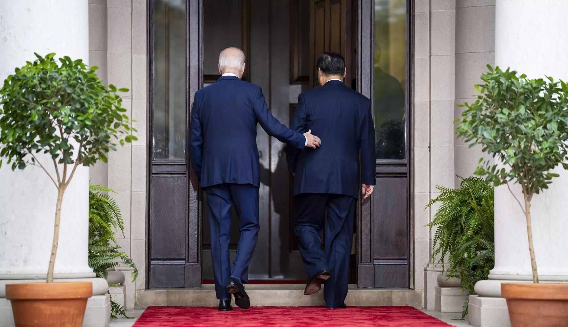 Tổng thống Mỹ Joe Biden và Chủ tịch Trung Quốc Tập Cận Bình bên lề Hội nghị thượng đỉnh APEC ở San Francisco Tổng thống Mỹ Joe Biden và Chủ tịch Trung Quốc Tập Cận Bình bên lề Hội nghị thượng đỉnh APEC ở San Francisco - Sputnik Việt Nam, 1920, 16.11.2023