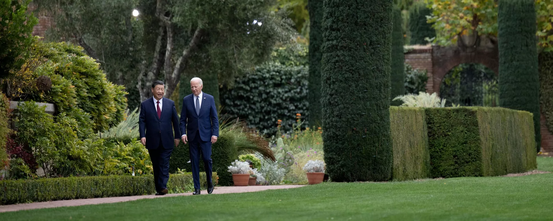 Tổng thống Mỹ Joe Biden và Chủ tịch Trung Quốc Tập Cận Bình bên lề Hội nghị thượng đỉnh APEC ở San Francisco Tổng thống Mỹ Joe Biden và Chủ tịch Trung Quốc Tập Cận Bình bên lề Hội nghị thượng đỉnh APEC ở San Francisco - Sputnik Việt Nam, 1920, 16.11.2023