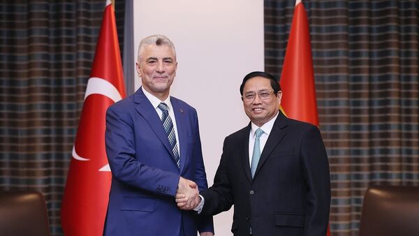 Thủ tướng Phạm Minh Chính tiếp Bộ trưởng Thương mại Thổ Nhĩ Kỳ  - Sputnik Việt Nam