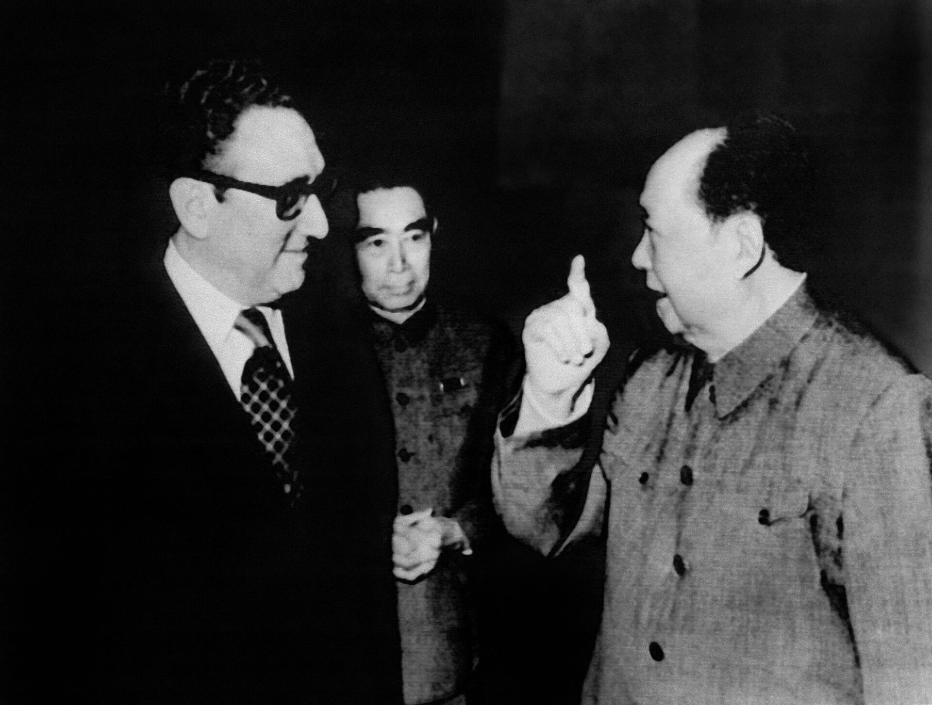 Cố vấn Tổng thống Nixon của Hoa Kỳ Henry Kissinger trong cuộc họp với Chủ tịch Mao Trạch Đông Cộng hoà Nhân dân Trung Hoa tại Bắc Kinh - Sputnik Việt Nam, 1920, 30.11.2023