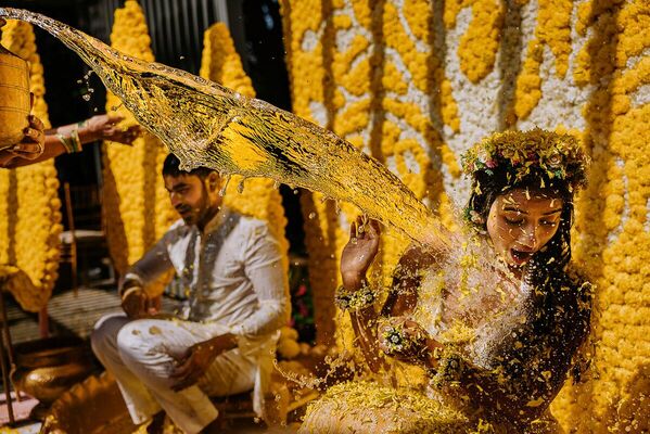 Ảnh của tác giả Arjun Kamath, người vào chung kết hạng mục Single Capture Reportage, cuộc thi The 7th International Wedding Photographer of the Year - Sputnik Việt Nam