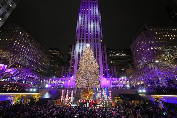 Cây thông Noel ở Trung tâm Rockefeller, New York, Mỹ - Sputnik Việt Nam