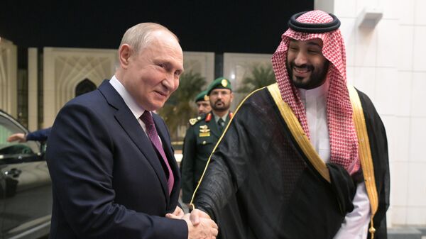 Tổng thống Nga Vladimir Putin và Thái tử Saudi Arabia Mohammed bin Salman Al Saud - Sputnik Việt Nam