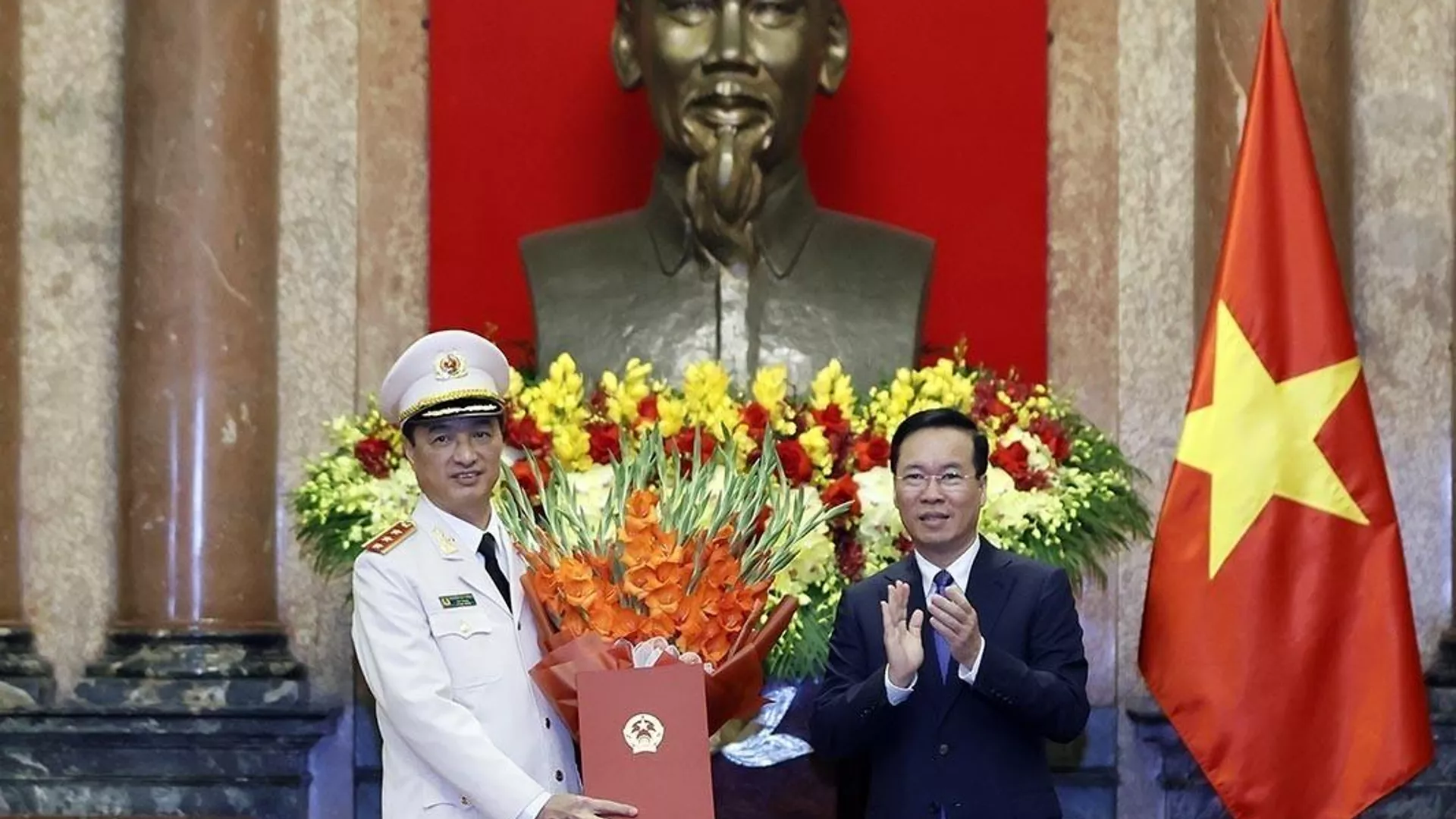 Chủ tịch nước trao quyết định thăng cấp bậc hàm Thượng tướng cho Thứ trưởng Bộ Công an Nguyễn Duy Ngọc