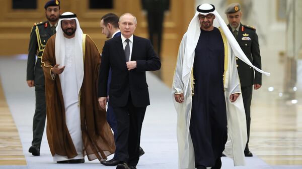Tổng thống LB Nga Vladimir Putin và Tổng thống UAE Sheikh Mohammed bin Zayed Al Nahyan tại Cung điện Qasr Al Watan ở Abu Dhabi - Sputnik Việt Nam