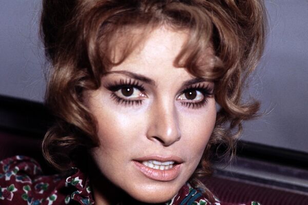 Nữ diễn viên Mỹ Raquel Welch - Sputnik Việt Nam