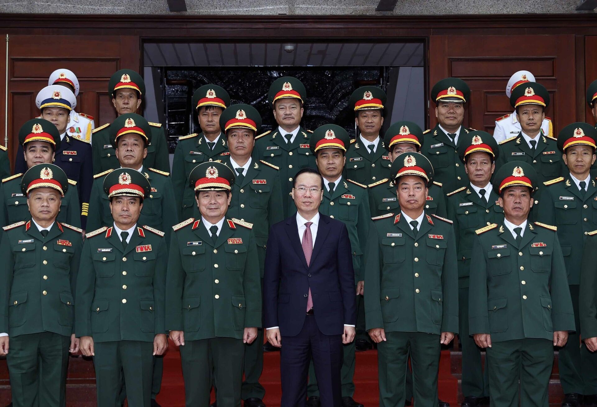 Chủ tịch nước Võ Văn Thưởng với lãnh đạo, sĩ quan chỉ huy Bộ Tư lệnh Binh chủng Đặc công. - Sputnik Việt Nam, 1920, 18.12.2023